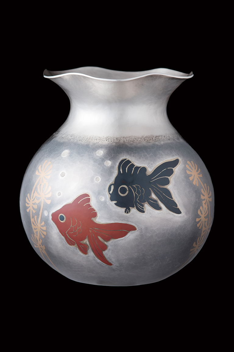 打込象嵌花器
Flower vessel with inlaid decoration